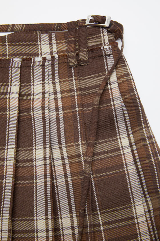 (image for) Environmentally Friendly Asymmetric pleated skirt